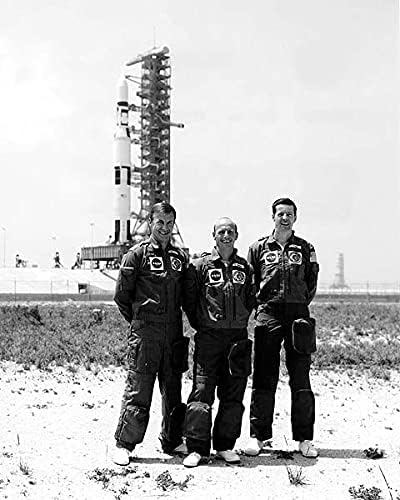 Фотопринт от галогенида сребро софарма трейдинг 2 Prime Crew и ракети Сатурн V 11x14